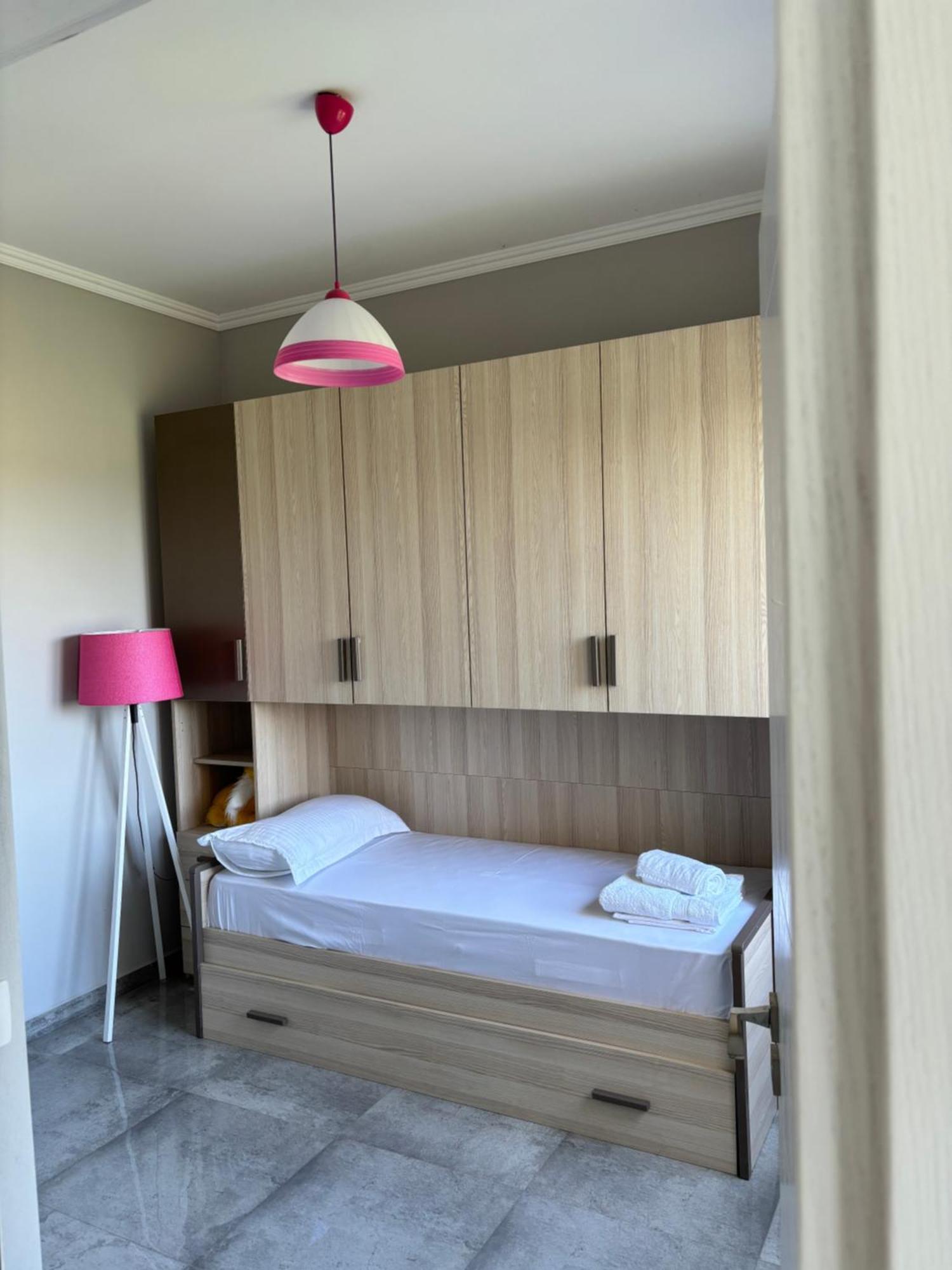 Emma'S Apartments Tirana Esterno foto