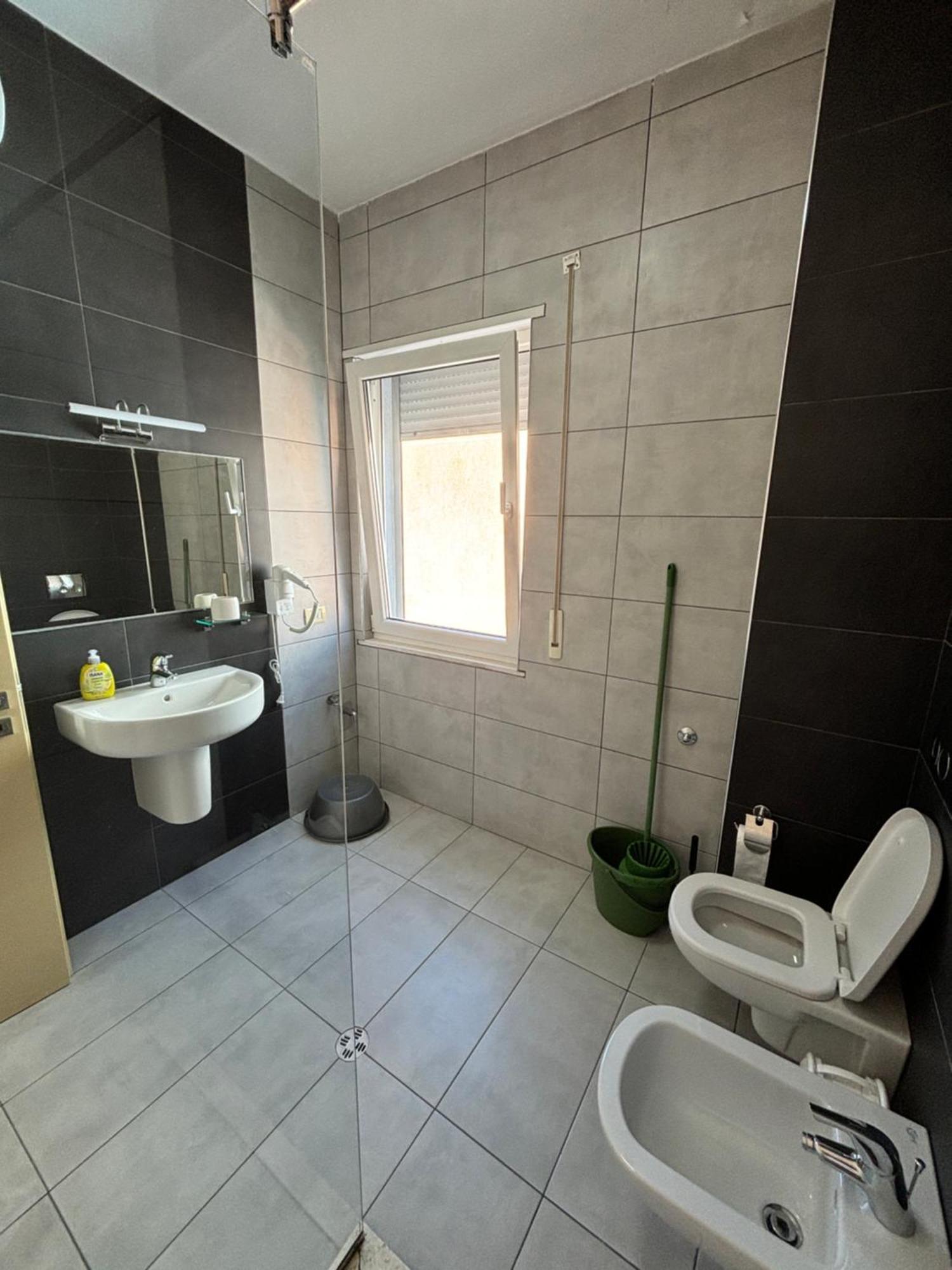 Emma'S Apartments Tirana Esterno foto