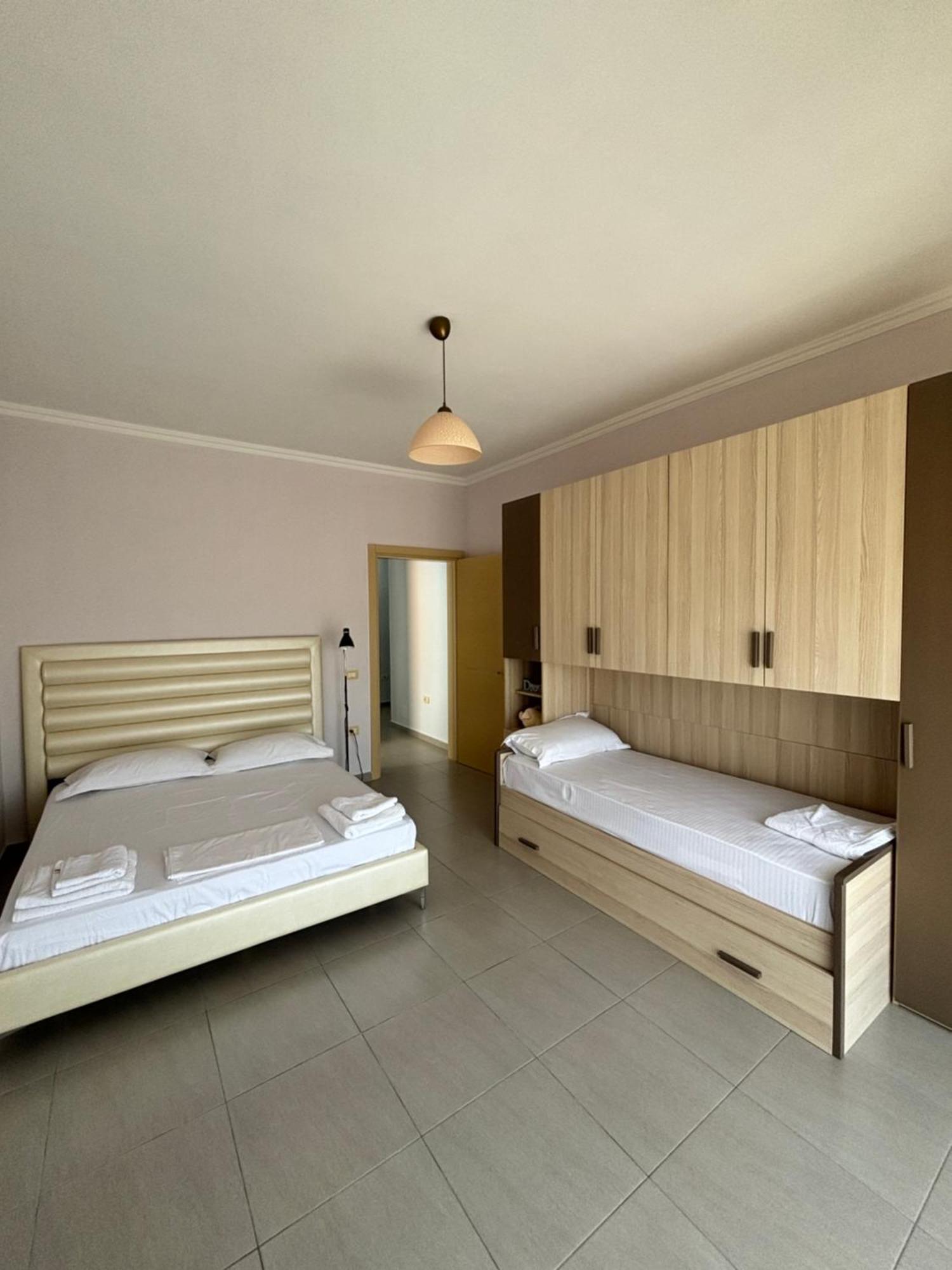 Emma'S Apartments Tirana Esterno foto