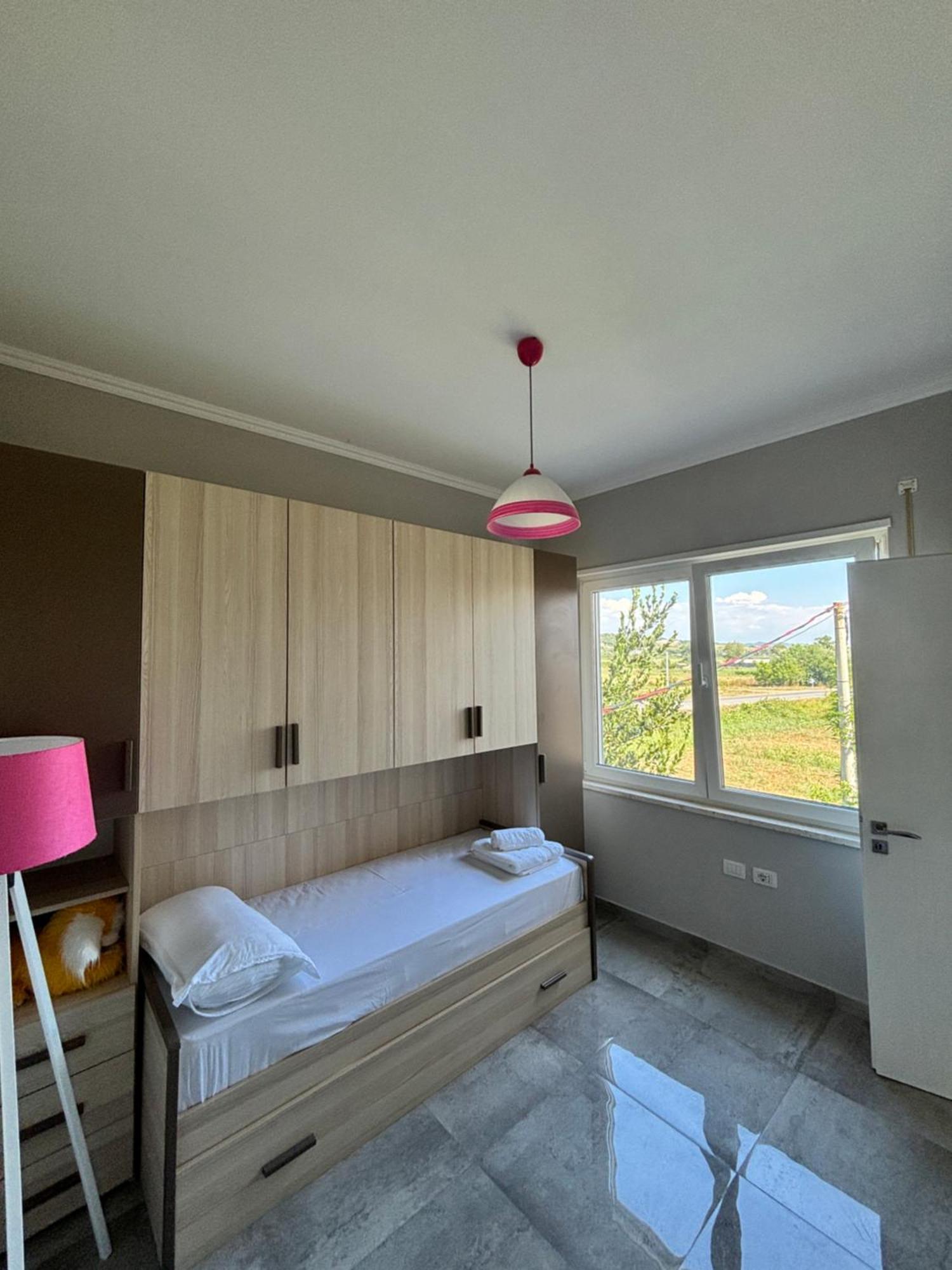 Emma'S Apartments Tirana Esterno foto